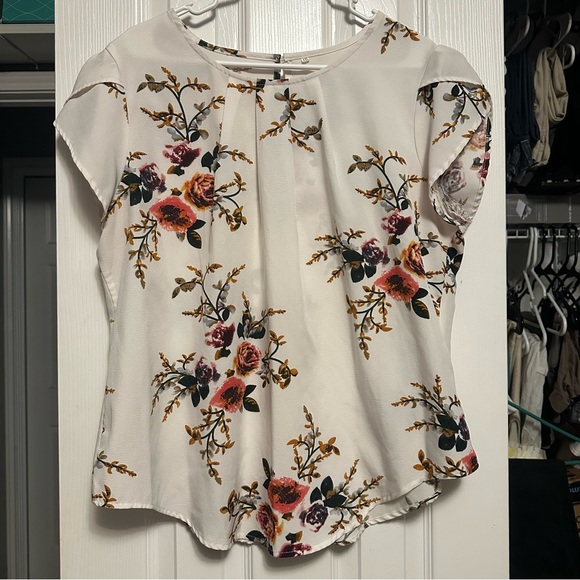 🔥 5/$25 EUC White & Floral Top Blouse Shirt Women’s Size XXL 2XL 2X - Picture 2 of 7